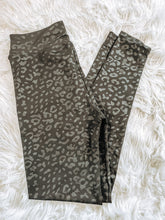 Load image into Gallery viewer, Leopard leggings